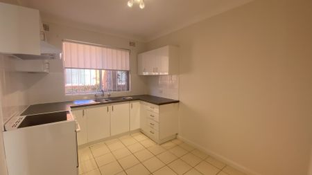 Modern 3 bedroom Unit - Photo 4