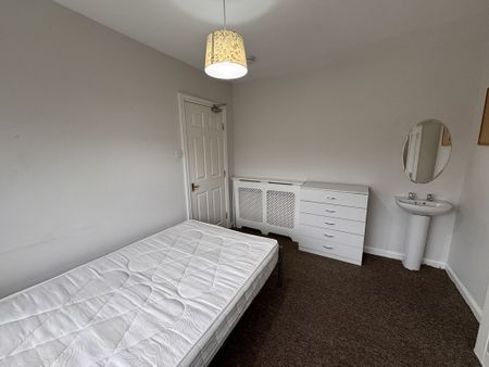 Fifth Avenue, Tang Hall - P1091 - Photo 2