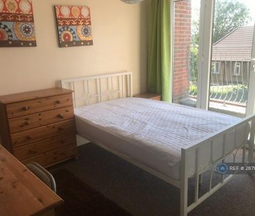 1 bedroom in a house share to rent - Photo 2