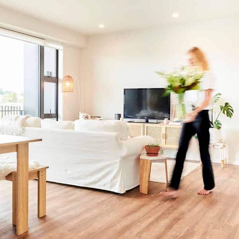 Furnished 2BR Northcote Apartment w/ Parking - Photo 1