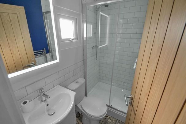 6 bedroom terraced house to rent - Photo 1