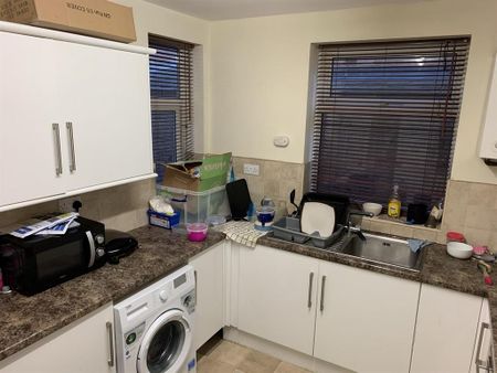 6 bedroom semi-detached house to rent - Photo 4