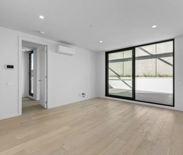 Morning Coffee, Ocean Walks, and Effortless Living! - Photo 1