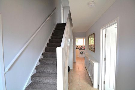 1 bedroom in a house share to rent - Photo 4