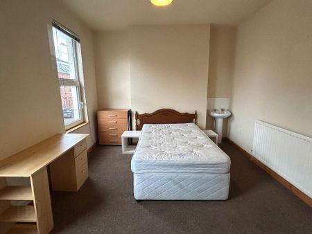 All Bedrooms Upstairs, 5 Westminster Street, Botanic Area ~ Behind Queens, Belfast, BT7 1LA - Photo 4