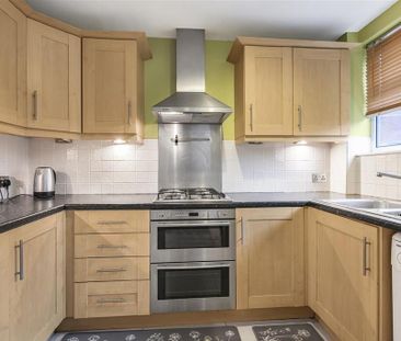 3 bedroom end of terrace house to rent - Photo 4