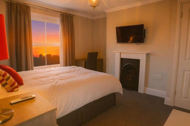 Jesse Terrace, Reading, Berkshire, RG1 - Photo 1