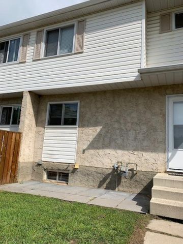 PET FRIENDLY RENOVATED TOWNHOUSE IN NORMANDEAU!!! - Photo 2