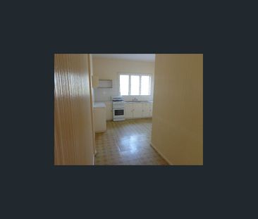 1/36 Birdwood Street, Coorparoo, Qld 4151 - Photo 2