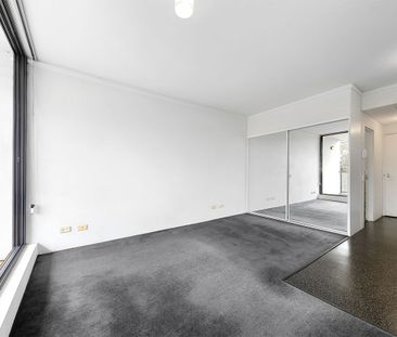 Updated studio apartment close to all amenities - Photo 3