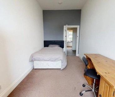 5 bedroom flat to rent - Photo 3