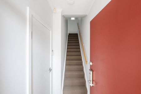 3 bedroom townhouse in the CBD! - Photo 3