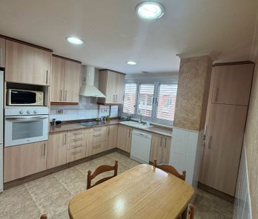 Piso de alquiler en Carrer de Pere Aleixandre, Mont-Olivet - Photo 5