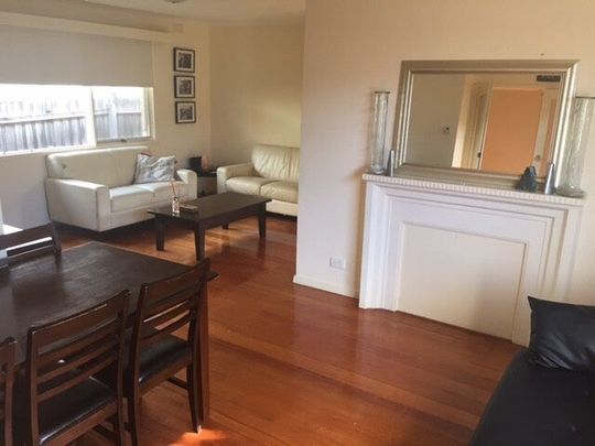 Glen Huntly - Photo 1