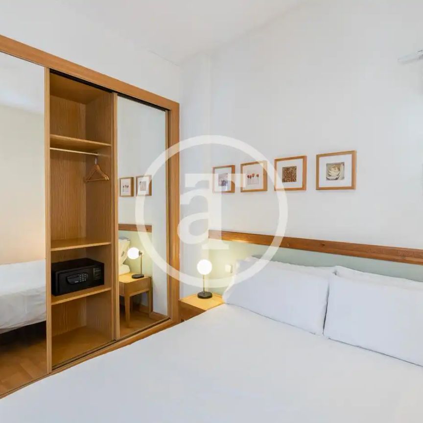 Piso de alquiler en Calle de la Escalinata, Palacio - Photo 1