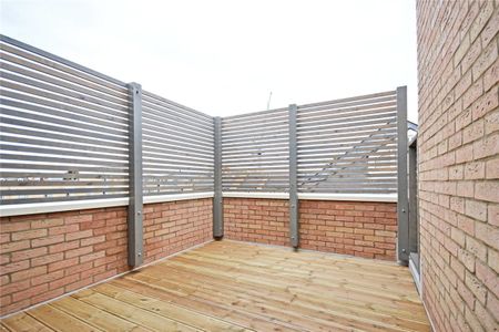 Well presented 1 Bedroom second floor apartment situated within walking distance of the River Cam, the Grafton and Beehive shopping centres. Electric heating. Local amenities close by. Unfurnished. - Photo 5