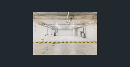 Modern Comfort and Style in Prime Ivanhoe Location with light filled 2 bedroom residence. - Photo 5