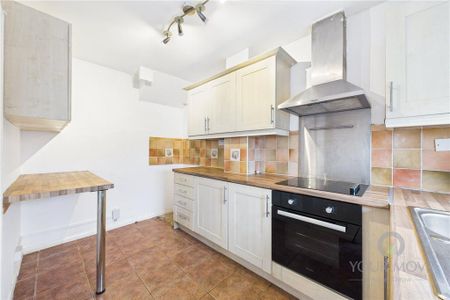 3 bedroom semi-detached house to rent - Photo 4