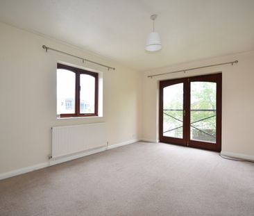 2 bedroom apartment to let - Photo 6