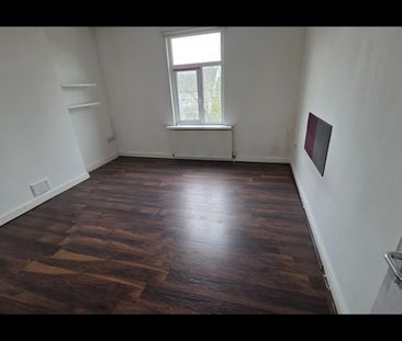 2 Bed Flat, Wellington Street East, M7 - Photo 3