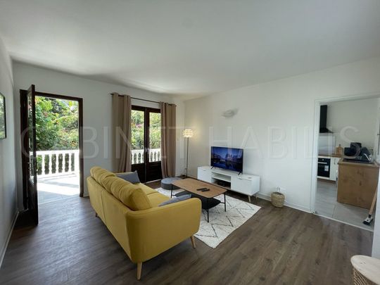 A LOUER - CHAMBRE MEUBLÉE d'environ 11.20 m² - LE TAMPON - 527 € - Photo 1