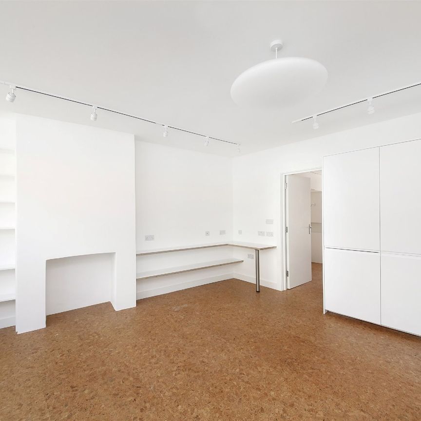 1 Bed Flat, Station Rise, SE27 - Photo 1