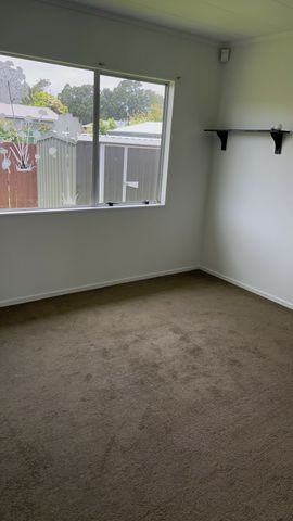 Three bedroom home - Photo 2