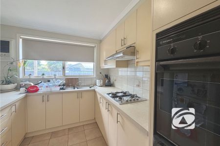 WELL PRESENTED TWO BEDROOM UNIT - Photo 5