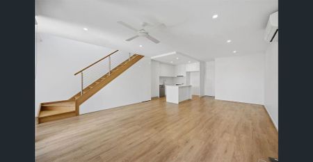 TERRACE HOUSE IN ROBINA Available NOW - Photo 5