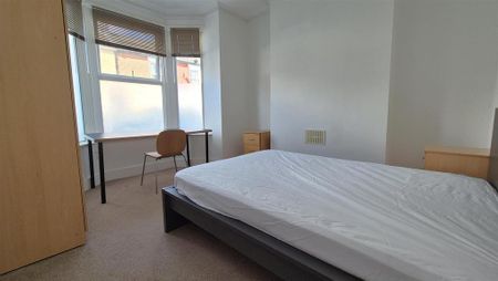 4 bedroom terraced house to rent - Photo 4