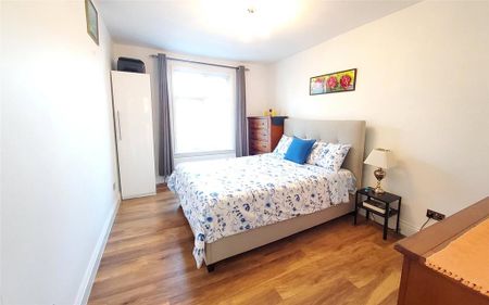 4 bedroom semi-detached house to rent - Photo 5