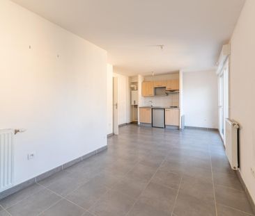 location Appartement T2 DE 43.36m² À PLESSIS TREVISE - Photo 3