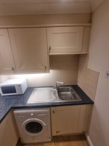 1 Bed Flat, Merton High Street, SW19 - Photo 3