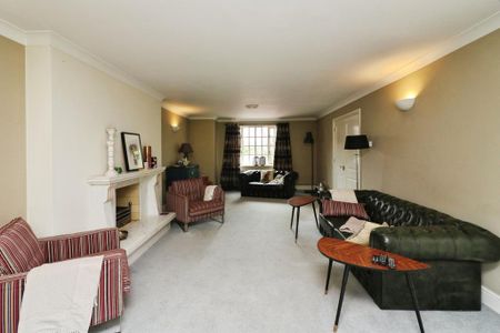 5 bedroom detached house to rent - Photo 2