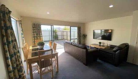Furnished 3BR Townhouse in Christchurch - Photo 2
