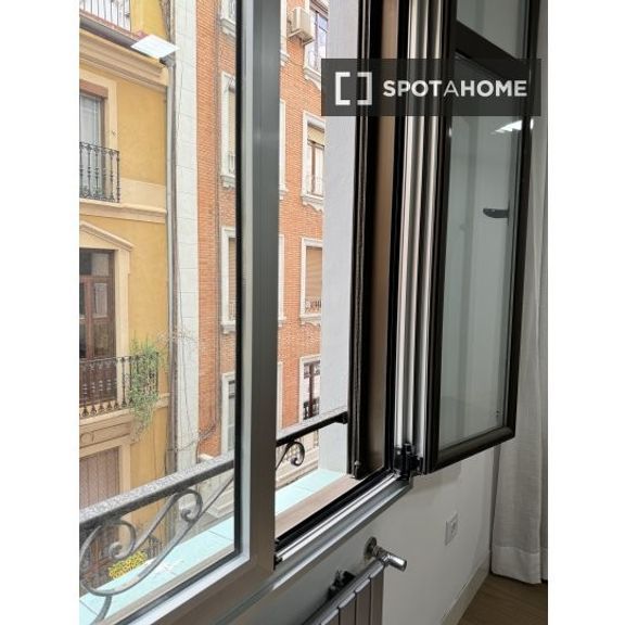 2 room luxury Apartment for rent in Valencia, Spain - Photo 1