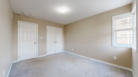 For Lease - 2372 Equestrian Crescent, Oshawa, Ontario - Photo 4