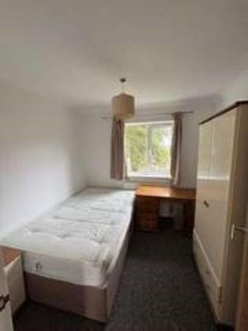 Hartmoor Gardens, Ensbury Park, Bournemouth, BH10 - Photo 4