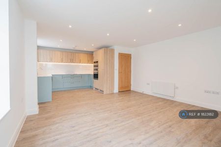 2 bedroom flat to rent - Photo 2