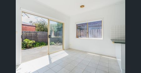 Renovated House In Newtown - Photo 2