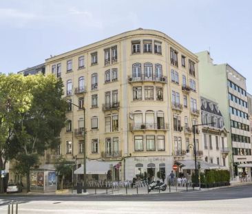 Room for rent in 5-bedroom residence near Marquês Pombal, Lisbon - Foto 6