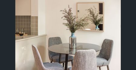 Split-level loft-style residence with warehouse feel - Photo 5