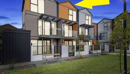 CITY CENTRE - TWO BEDROOM CENTRAL TOWNHOUSE WITH TWO BATHROOMS - Photo 2