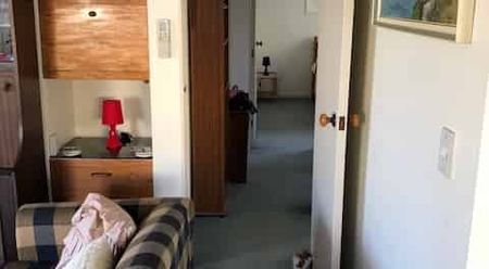 Spacious 3 Bedroom Unit With Garage - Photo 2