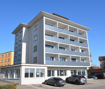 "moderne 1.5-Zimmer-Wohnung mit Balkon und Lift im Haus an zentrale... - Photo 1