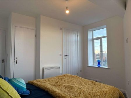 1 bedroom in a flat share to rent - Photo 3