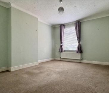 4 bedroom semi-detached house to rent - Photo 4