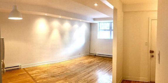 NDG 4 1/2 a louer pour 1 mai. Tres propre et tranquil! - Photo 2