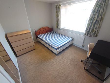 4 bedroom terraced house to rent - Photo 4