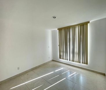 CASA EN RENTA EL REFUGIO PRIVADA SEGURIDAD CERCA COLEGIOS PASEO QUE... - Photo 4